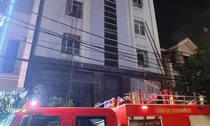 Cháy ở tòa nhà 7 tầng Đà Nẵng
